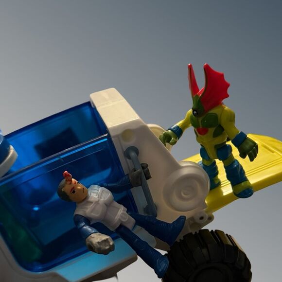 2011 Fisher Price Imaginext Moon Space Station Moon Hauler Alien & Astronaut - Picture 13 of 13